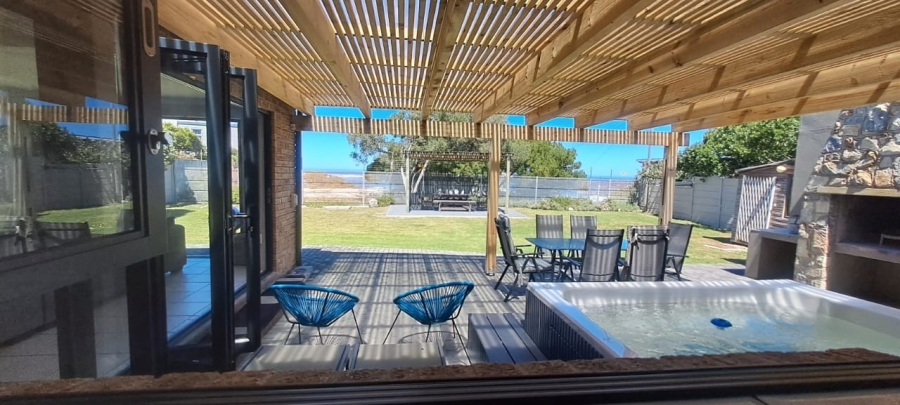 4 Bedroom Property for Sale in Sandbaai Western Cape